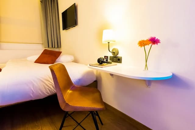 ファー ホーム ベルナベウ-スタンダード ダブルルーム ダブルベッド 1 台 専用バスルーム-4