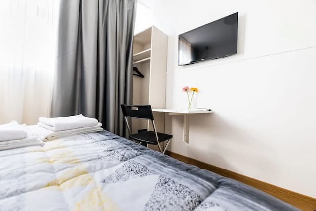 ファー ホーム ベルナベウ-ダブルルーム 共用バスルーム-5