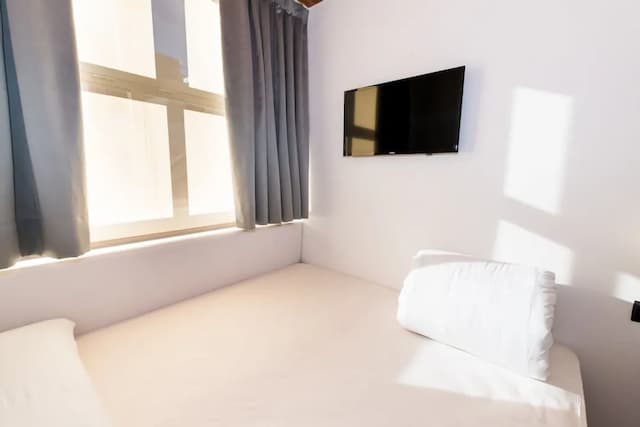 ファー ホーム ベルナベウ-ダブルルーム 共用バスルーム-2