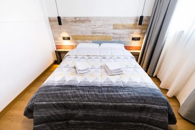 ファー ホーム ベルナベウ-ダブルルーム 共用バスルーム-12