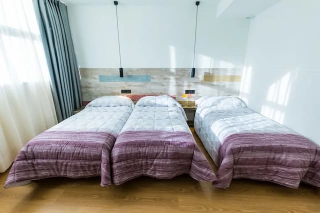 ファー ホーム ベルナベウ-トリプルルーム 共用バスルーム-2