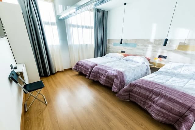 ファー ホーム ベルナベウ-トリプルルーム 共用バスルーム-5