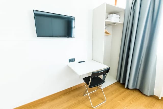 ファー ホーム ベルナベウ-トリプルルーム 共用バスルーム-6