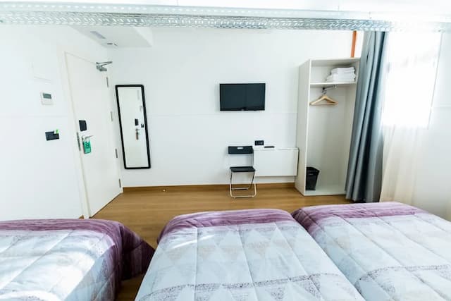 ファー ホーム ベルナベウ-トリプルルーム 共用バスルーム-4