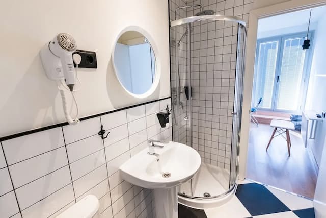 ファー ホーム ベルナベウ-共同ドミトリー 女性限定 専用バスルーム (Individual Bed)-9