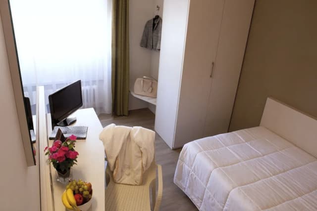 Hotel Mennini-Standard Double Room Single Use-6