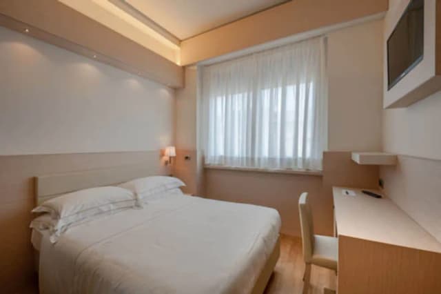 阿里斯頓飯店-經典三人房-12