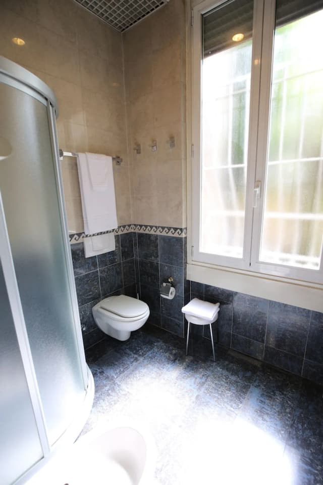 孟特比安科莫肯巴飯店-三人房-8