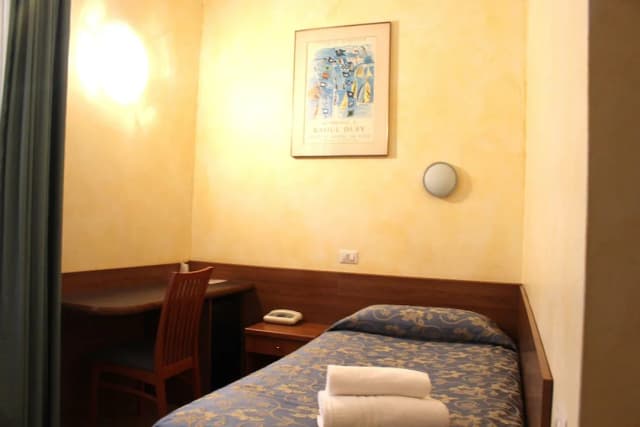 Hotel Club-Single Room-2