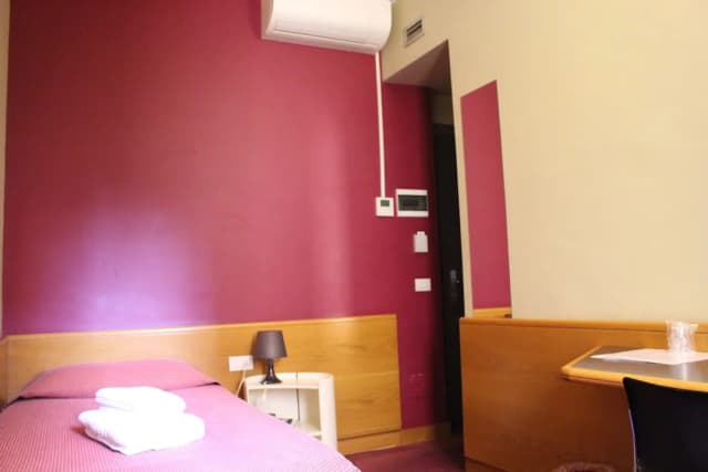 Hotel Club-Single Room-3