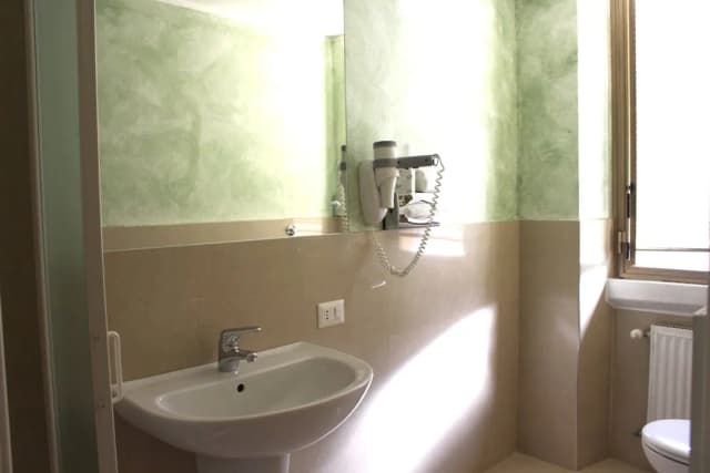 Hotel Club-Standard Twin Room-5