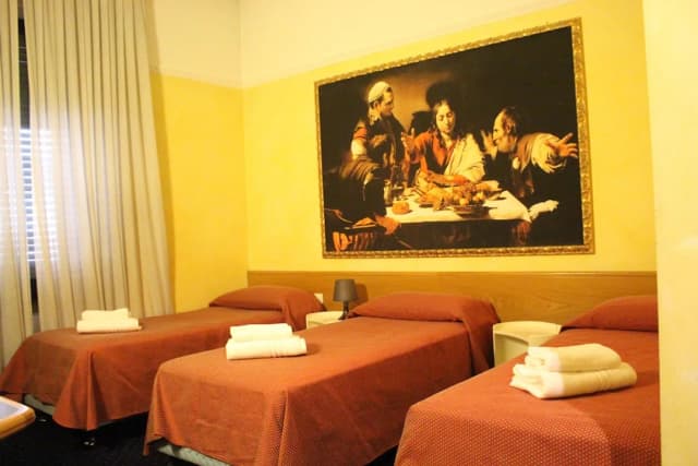 Hotel Club-Triple Room-1