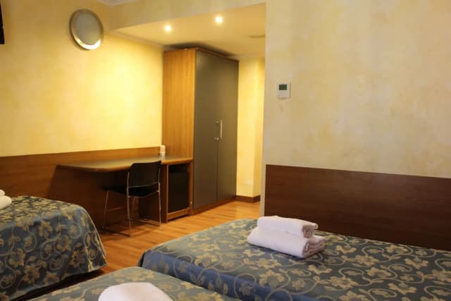 Hotel Club-Triple Room-2