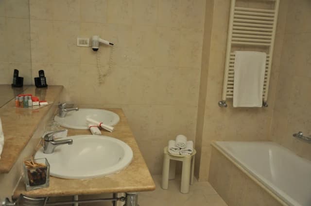 라마다 바이 윈덤 네이플스-슈피리어 더블룸-5