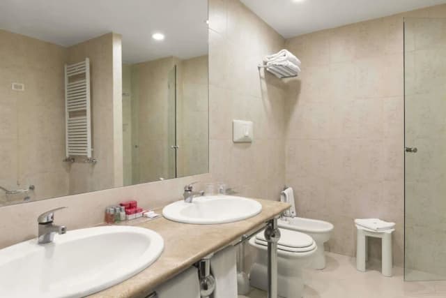 라마다 바이 윈덤 네이플스-스탠다드 더블룸-5