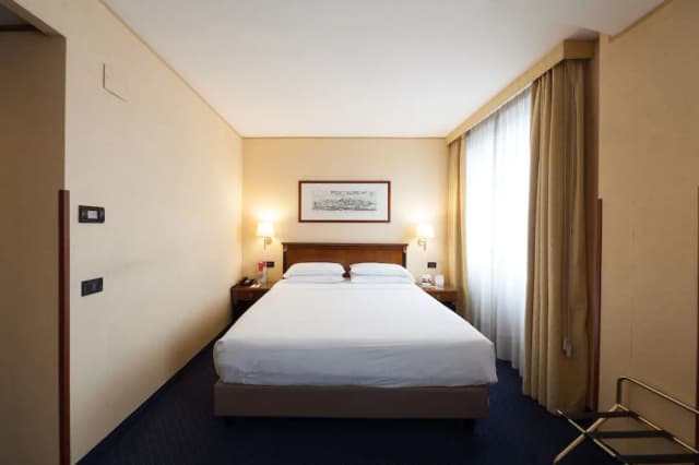 라마다 바이 윈덤 네이플스-스탠다드 더블룸-2