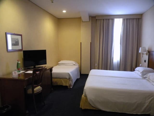 라마다 바이 윈덤 네이플스-스탠다드 트리플룸-1