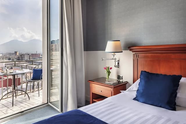 スターホテルズ テルミナス-Double Deluxe With Vesuvius View-5