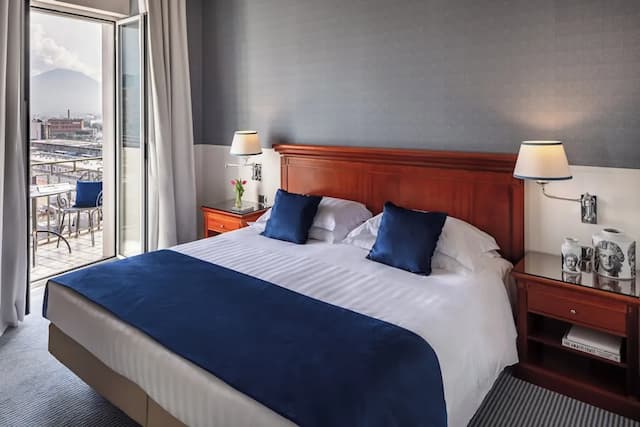 スターホテルズ テルミナス-Double Deluxe With Vesuvius View-1