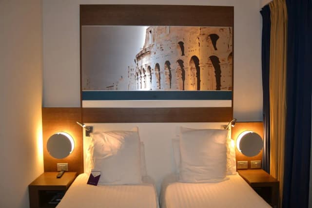 羅馬中心圓形競技場美居飯店-高級雙床房-2
