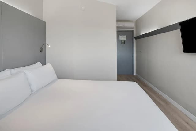 B&B ホテル バルセロナ グラノリェース-ダブルルーム-1