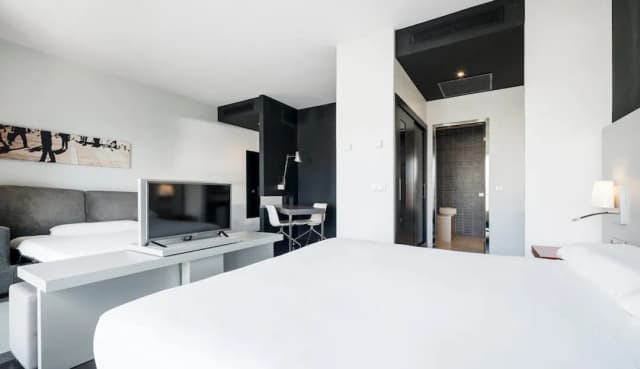 Hotel ILUNION Atrium-Family Room, Terrace-1