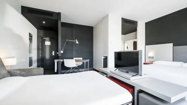 Hotel ILUNION Atrium-Family Room, Terrace-2