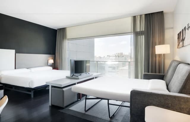 Hotel ILUNION Atrium-Family Room, Terrace-4