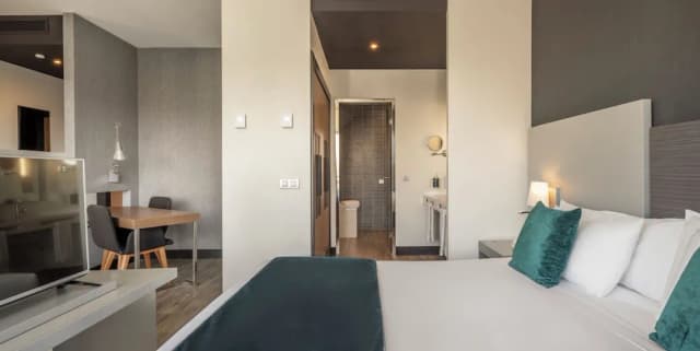 Hotel ILUNION Atrium-Superior Double Room, Terrace-1
