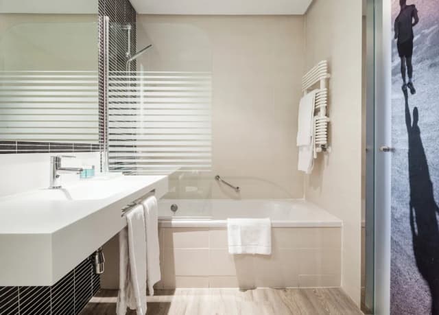Hotel ILUNION Atrium-Double Room, Pet friendly-6