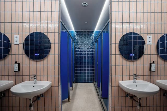 Ideal Youth Hostel-Room with 6 single beds-9