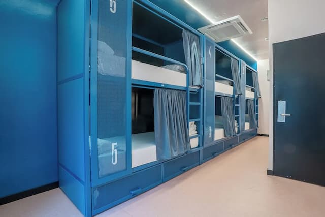 Ideal Youth Hostel-Room with 6 single beds-3