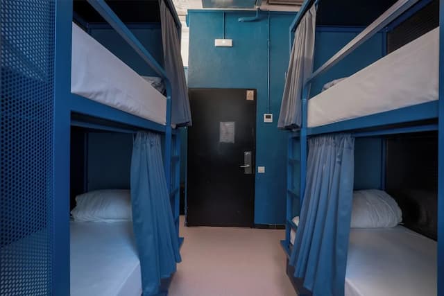 Ideal Youth Hostel-Room with 4 single beds-3