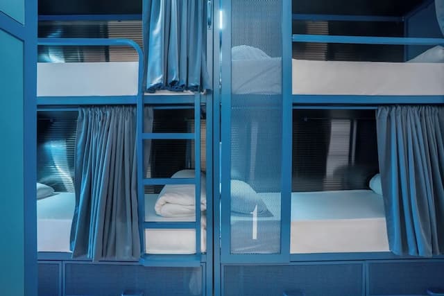 Ideal Youth Hostel-Room with 10 single beds-2