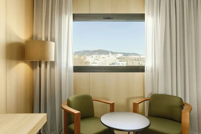 AC Hotel Sants by Marriott-Deluxe Room, 1 King Bed-3