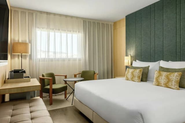 AC Hotel Sants by Marriott-Deluxe Room, 1 King Bed-1