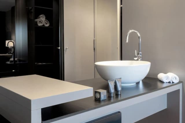 AC Hotel Sants by Marriott-Standard Room, 1 Queen Bed-2