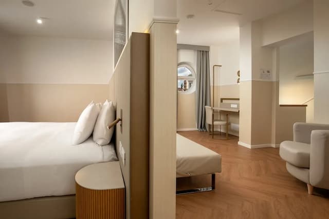 코스모폴리타 호텔 로마, 태피스트리 컬렉션 바이 힐튼-주니어 스위트, 킹사이즈침대 1개-3