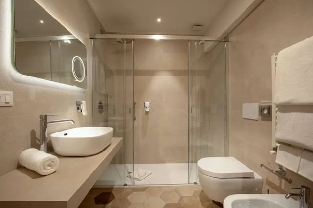 코스모폴리타 호텔 로마, 태피스트리 컬렉션 바이 힐튼-주니어 스위트, 킹사이즈침대 1개-6