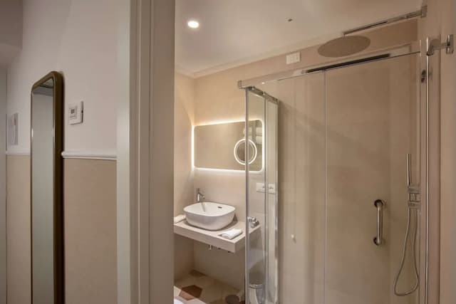 코스모폴리타 호텔 로마, 태피스트리 컬렉션 바이 힐튼-룸, 킹사이즈침대 1개-5