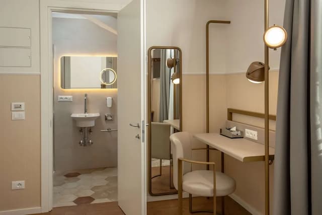 코스모폴리타 호텔 로마, 태피스트리 컬렉션 바이 힐튼-룸, 퀸사이즈침대 1개-5