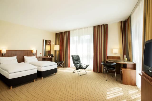 NH München Ost Conference Center-Family Room (2 adults + 2 children)-2