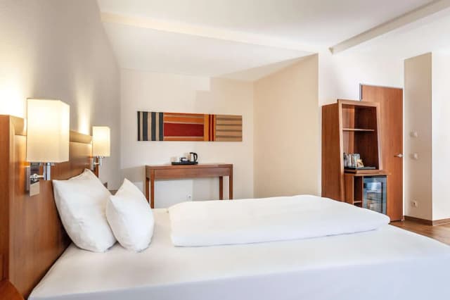 NH München Ost Conference Center-Family Room (2 adults + 2 children)-1