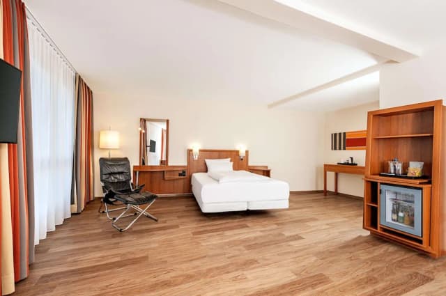 NH München Ost Conference Center-Standard Room (Extra Bed 3 adults)-11