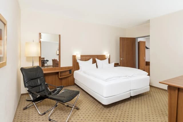 NH München Ost Conference Center-Family Room (2 adults + 1 child)-10