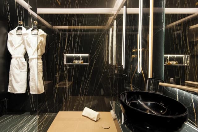 德勒納茲奧尼飯店-全景套房-12