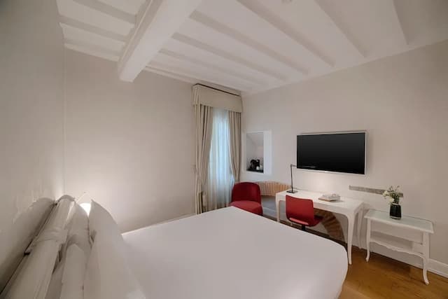 NH Collection Firenze Porta Rossa-Junior Suite-15