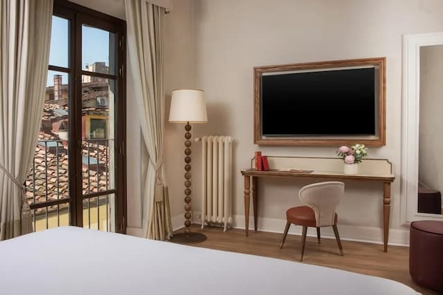 NH Collection Firenze Porta Rossa-Premium Room-4