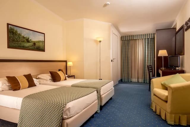 Resort La Rocchetta-Triple Room-2