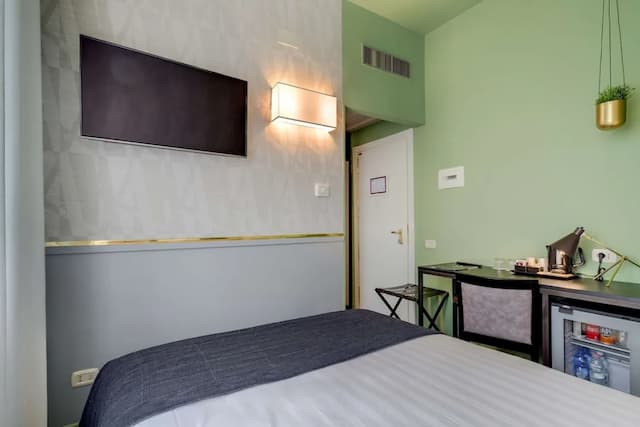 Best Western Plus CHC Florence-Classic Room, 1 Double Bed (Bed is French Bed)-3